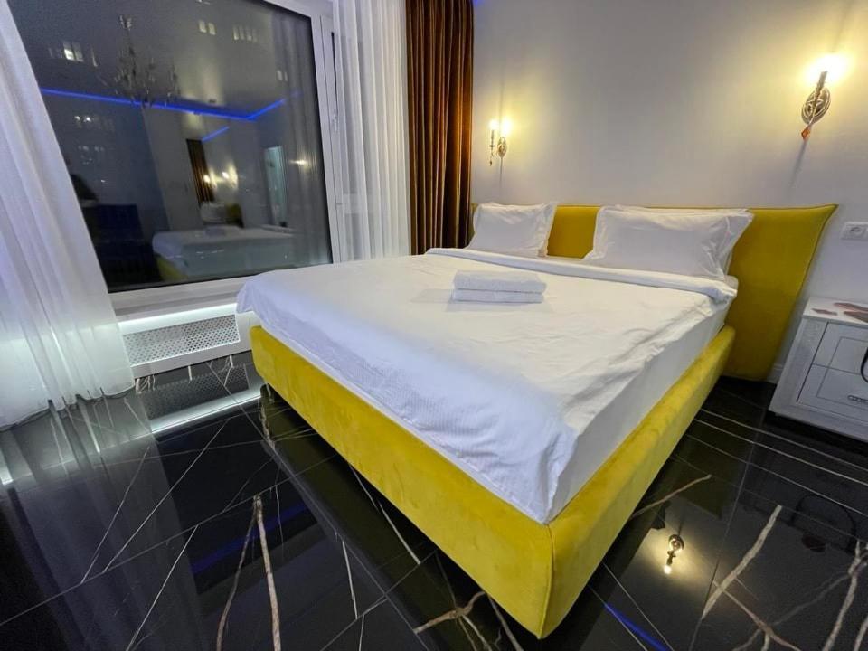 1 Room 65M2 Center Of Obolon Near River Side. Киев Экстерьер фото